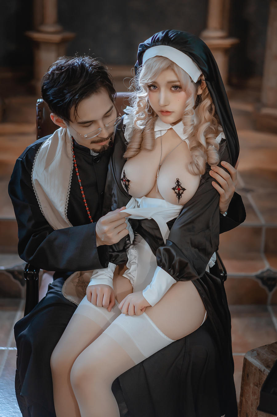 一笑芳香沁修女与牧师套图_芊川一笑_MNK修女写真视频插图3 一笑芳香沁修女与牧师套图_芊川一笑_MNK修女写真视频插图3