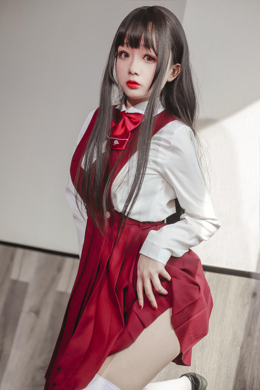 日奈娇JK少女红裙写真套图图片插图4