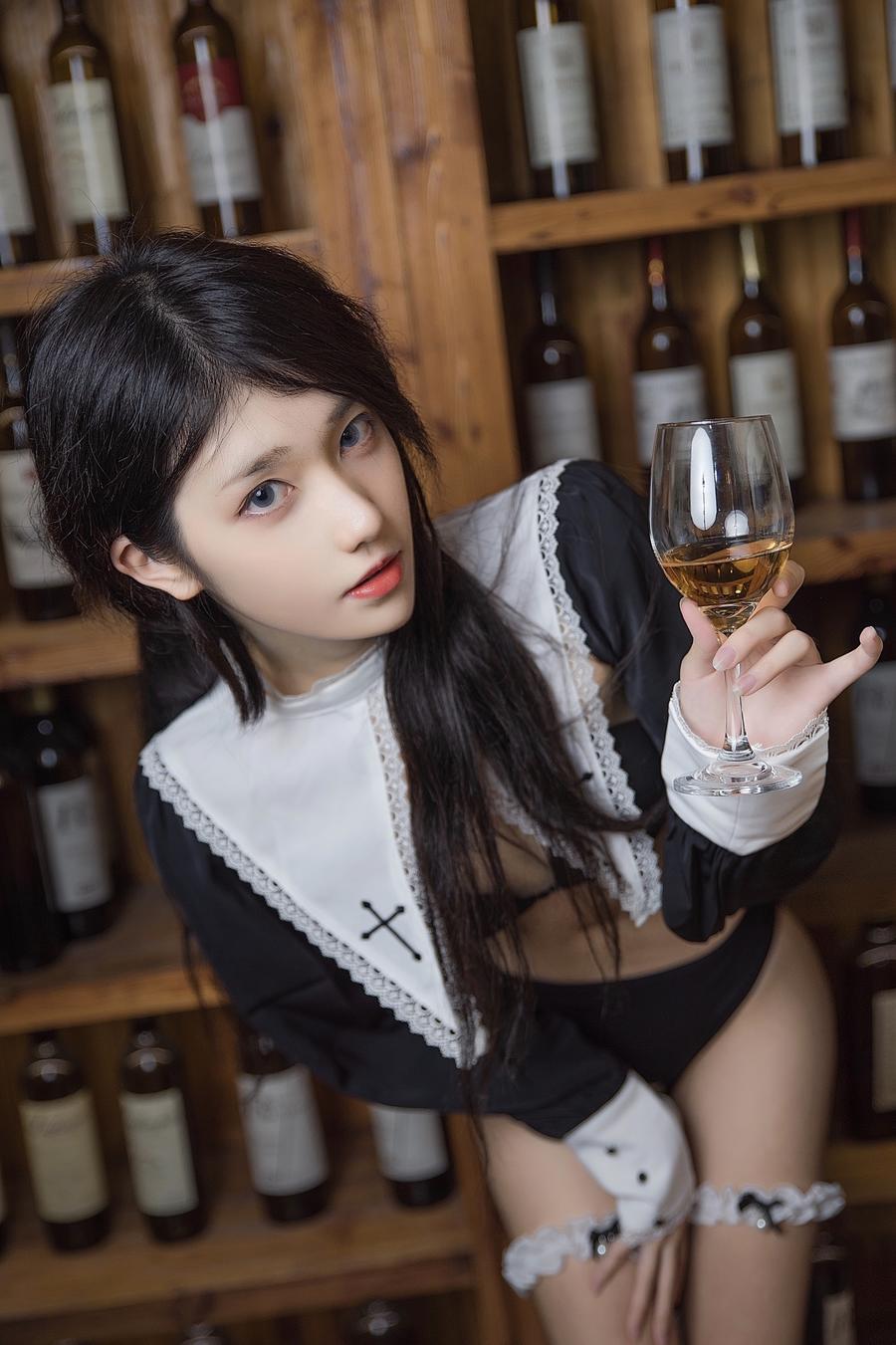 南桃Momoko黑修女写真图集|南桃说懂酒味的女人更有味插图5