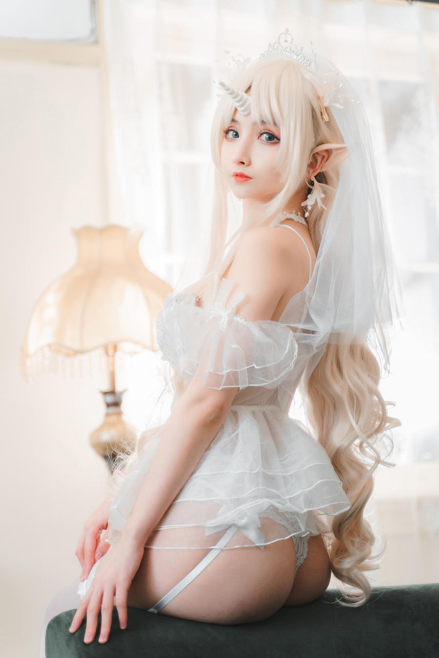 rioko凉凉子独角兽cos套图_肉扣热热子情趣婚纱写真素材插图5